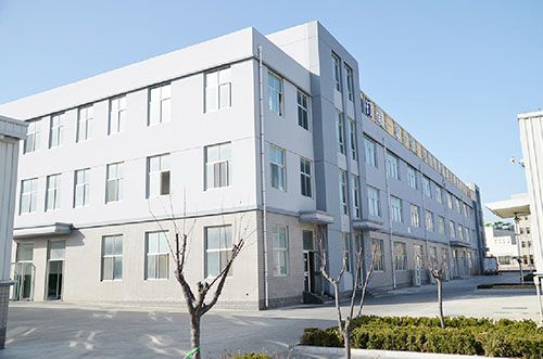 公司本著以人為本、誠信待人的理念，培養(yǎng)造就了一批專業(yè)人員
